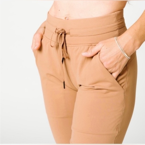 Zyia Active Ascend Joggers size XXL Camel Tan Pants Retired Size XXL - Picture 2 of 12